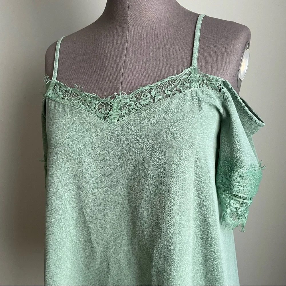 Paper crane pastel green cold shoulder top size small - Picture 3 of 8